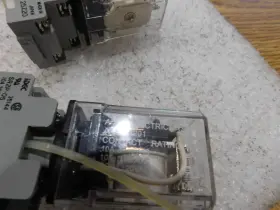 AA-A201 AA-ELECTRIC Relays Idec Bases #2