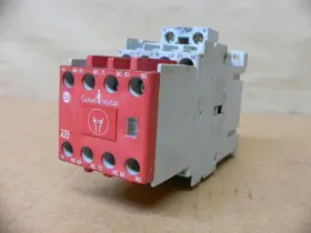 100S-C09QJ23C ALLEN BRADLEY Guard Master Contactor