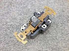 600-TOX5 ALLEN-BRADLEY Ab Manual Motor Switch