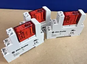 700-AR1 ALLEN-BRADLEY Safety Relay Base #3