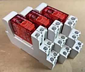 700-AR1 ALLEN-BRADLEY Safety Relay Base