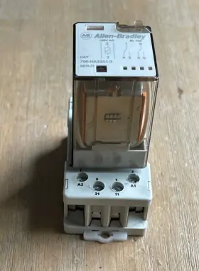 700-HA32A1-3 ALLEN-BRADLEY Relay Pin Socket Base #3