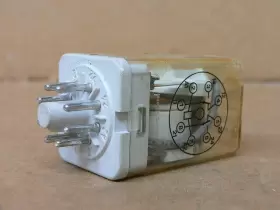 700-HA32A12-4 ALLEN BRADLEY Cube Relay #2