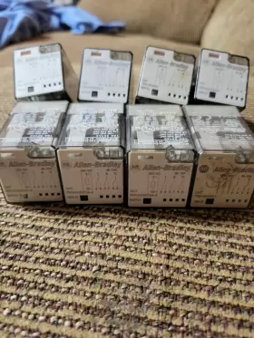 700-HA33Z24-4 ALLEN-BRADLEY Pin Relays Mro #3