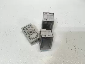 700-HA33Z24 ALLEN-BRADLEY Relay Base Kb