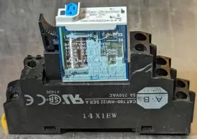 700-HK32Z24-3-4 ALLEN-BRADLEY Relay Socket Base