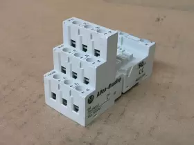 700-HN153 ALLEN BRADLEY Relay Socket #2