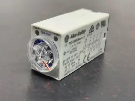 700-HNC44AA12 ALLEN-BRADLEY Timing Relay Box
