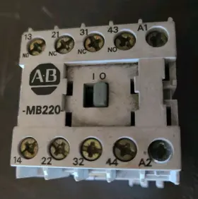 700-MB220 ALLEN-BRADLEY Control Relay #2