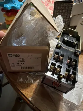 Allen Bradley 700dc-ph400z24 Ser. A 24vdc 5a