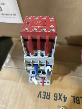 700S-CF620DC ALLEN BRADLEY Safety Control Relay