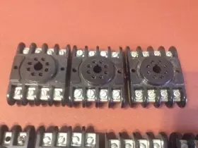146-103 AMPHENOL Octal Base #2