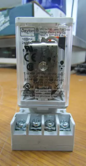 1EGW4 DAYTON Relay Vdc Coil Vac Base Amp Cube