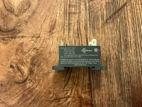 1EJH3 DAYTON Enclosed Power Relay Din Rail