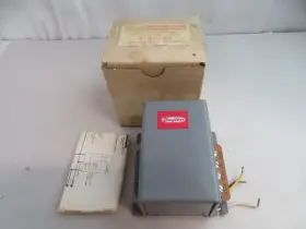 2E143 DAYTON Automatic Control Volt Switching Relay Single