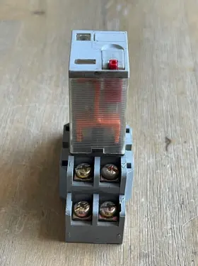 5YR20 DAYTON Relay Pin Socket Base #3