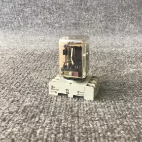 22Q2CD012 EAGLE SIGNAL Relay Idec Base #2