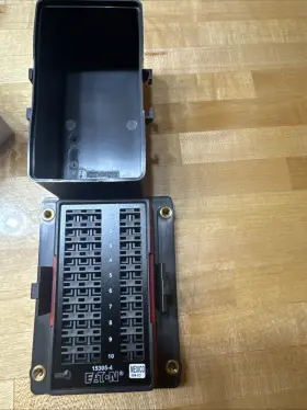 15305 EATON Fuse Relay Block
