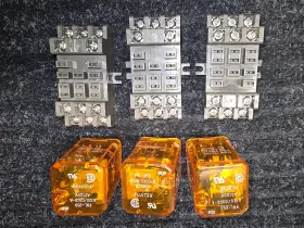 Fujitsu Frl-253 A120/03cs-a 120ac Relay And Base 120vac Coil Lot Of 3