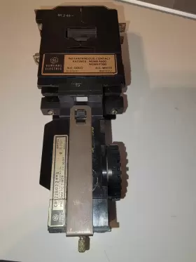 CR122B000 GE General Electric Pneumatic Timer Relay