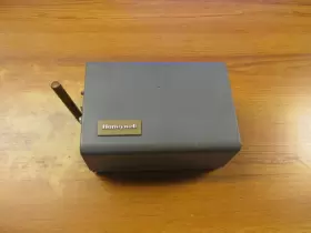 L8124A-1114 HONEYWELL Triple Aquastat Relay Cat