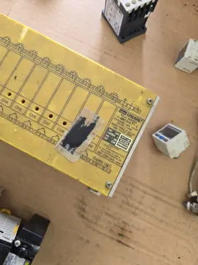 IR-2 IDEC Izbarl Ibrc Relay Barrier #2
