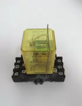 RR1BA-128 IDEC Relay Cutler Hammer Base