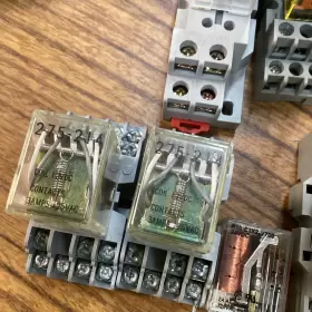 RU2S-M-D24 IDEC Cube Relay Base #2