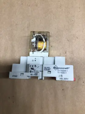 70-782D8-1 MAGNECRAFT Square Relay Base