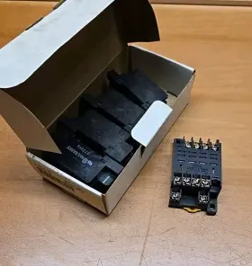 2XC09 OMRON Relay Socket Base Pin Box