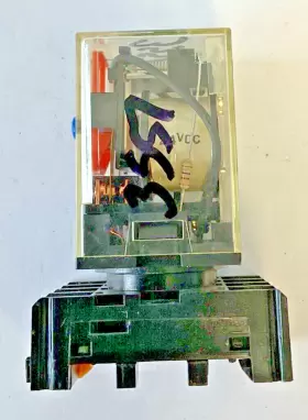 MK2PN-S OMRON/ALLEN BRADLEY Relay Young Nds Base #3