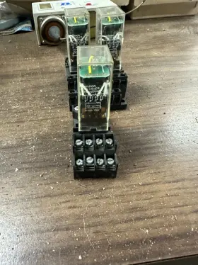MY4N-CR OMRON Vac Relay Base