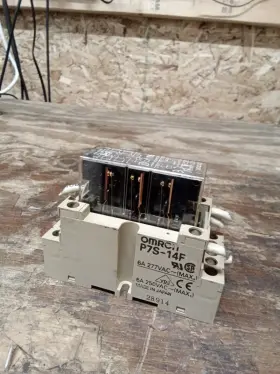 P7S-14F-ENDDC24V OMRON Relay Base Latching Locks
