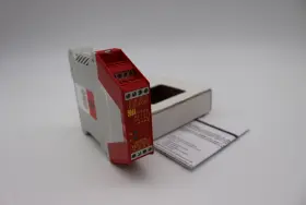 SR103AM01 OMRON Safety Relay Ac