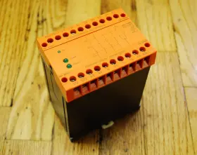 BN5983.53 SAFEMASTER Safety Relay Emergency