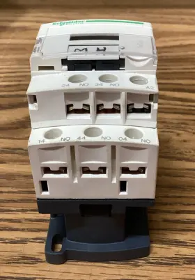 CAD50U7 SCHNEIDER ELECTRIC Control Relay Tesys #3