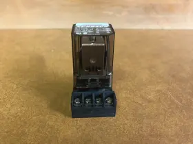 270024 SCHRACK Rl Volt Relay Connector Socket