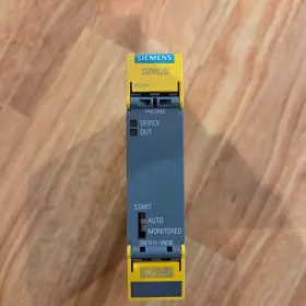 3SK1111-1AB30 SIEMENS Sirius Safety Relay Ac Failsafe