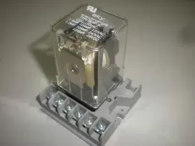 SKKP-3C SKY Relay Coil Tests Ok Socket