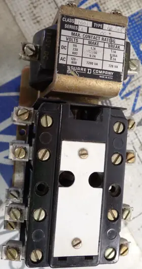 7001D0-44 SQUARE D Control Relay Cg Volt