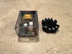 16MC1A0 WARRICK CONTROLS Gems Level Relay Base