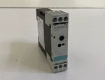 Siemens / 3rp1540 Timing Relay 3rp1540-1ab31. Fixed Price $69.00.