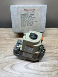Honeywell Furnace Control Gas Valve - Vr8204a2027. Fixed Price $159.99.