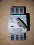 Siemens Sirius 3 Pole Circuit Breaker 2.2-3.2a 3rv2011-1da20 Nos. Fixed Price $45.00.